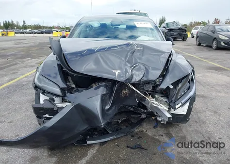 2025 Tesla Model 3 Long Range Rear-Wheel Drive/Standard Rear-Wheel Drive z USA, uszkodzony, nr VIN 5YJ3E1EA3SF985453